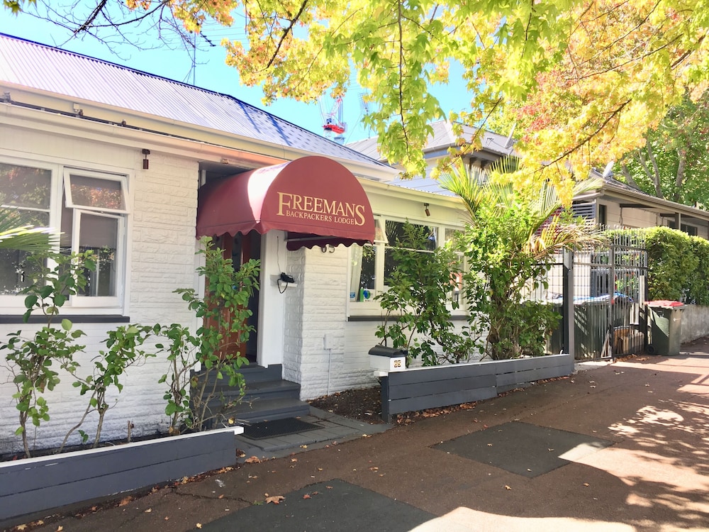 FREEMANS BACKPACKERS