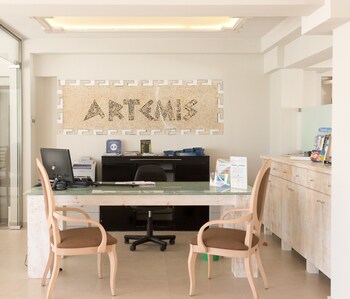 Artemis Hotel Apartments