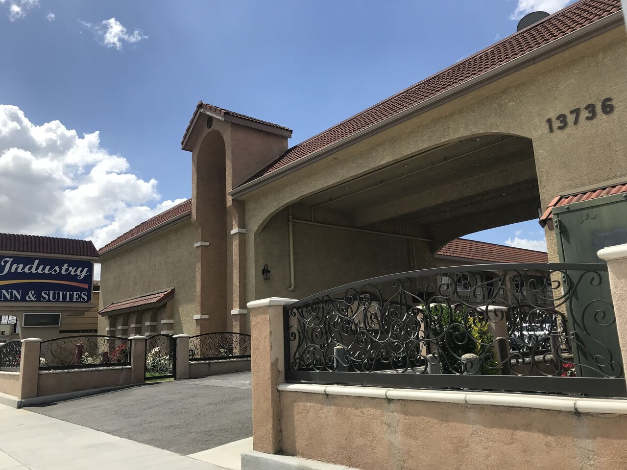 Industry Inn & Suites