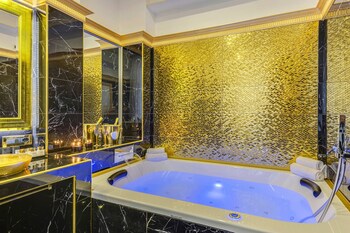 Trevi Fountain Luxury Home
