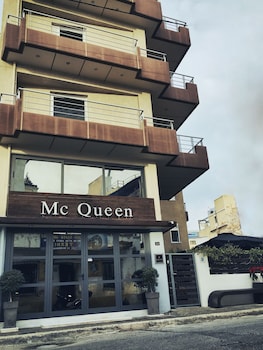 Mc Queen Hotel & Apartments