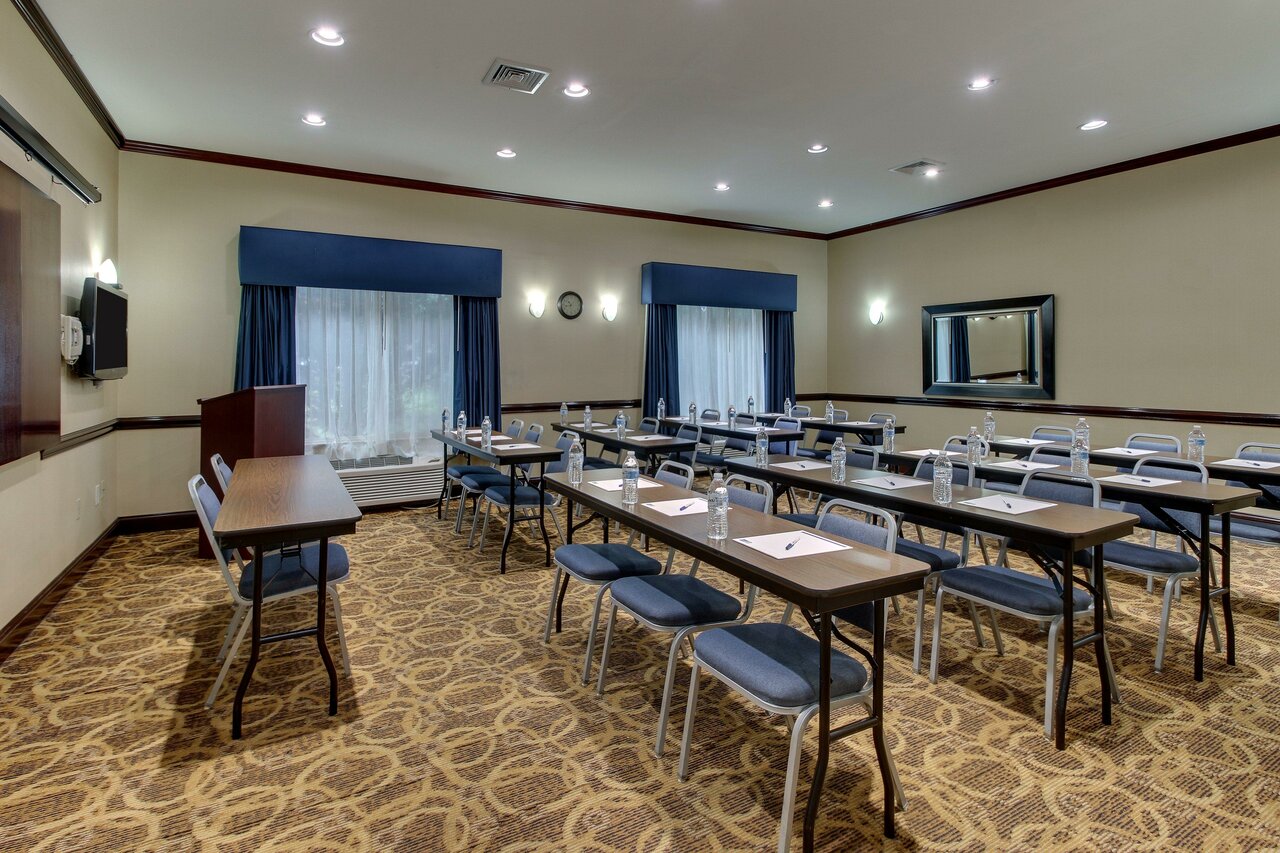 Holiday Inn Express & Suites Allentown West