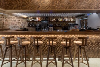 10gr Hotel & Wine Bar