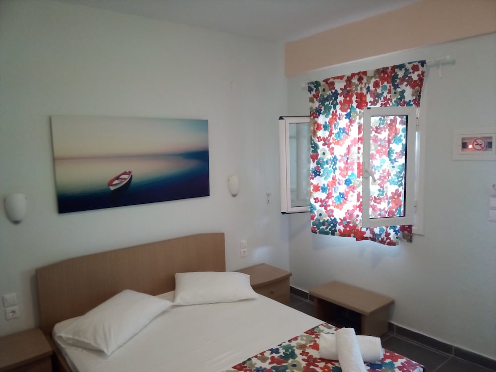 Nikos Apartments
