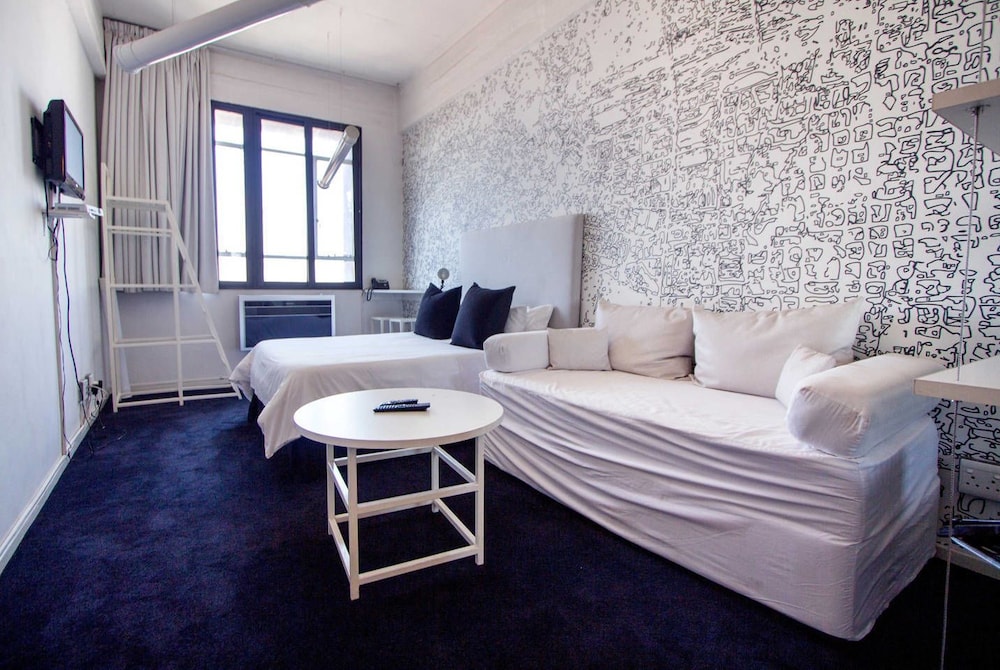 CURIOCITY MABONENG BACKPACKERS