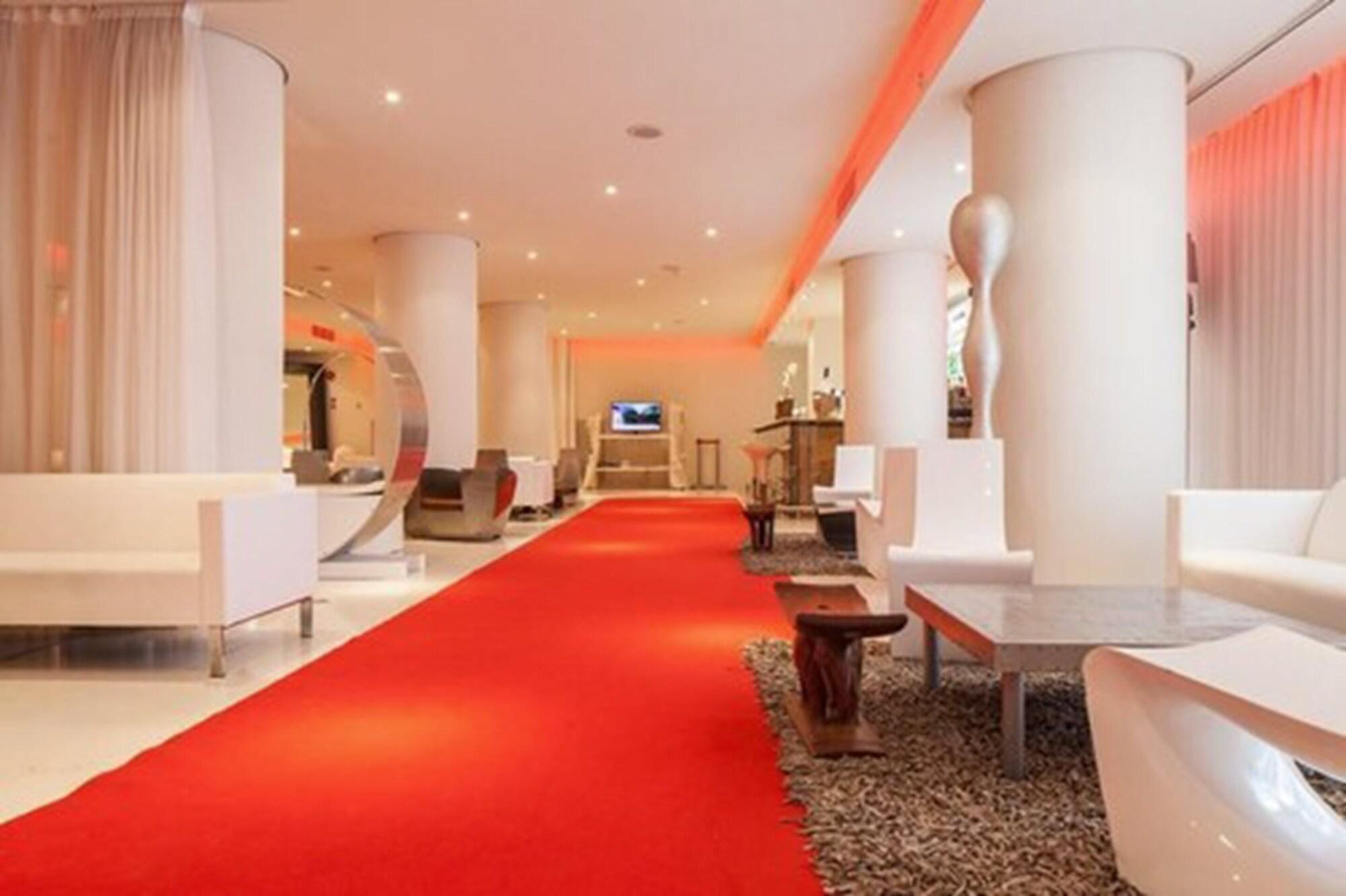 El Hotel Pacha – Includes entrance to Pacha Club
