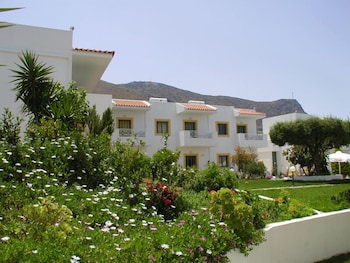 Nikolas Villas Apartments