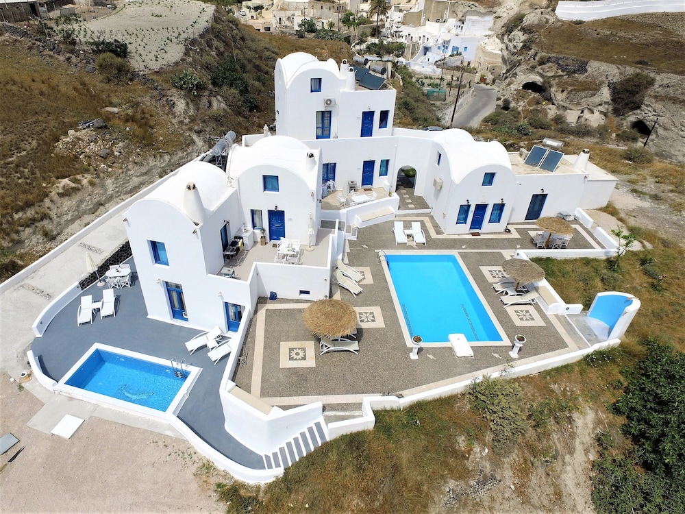 Santorini Traditional Suites