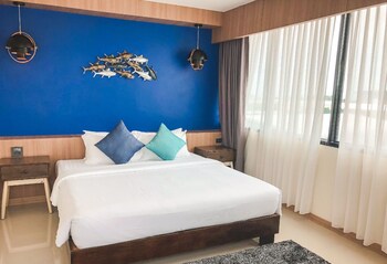 The Sixteenth Naiyang Beach Hotel