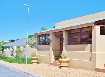 Gansbaai Town Lodge