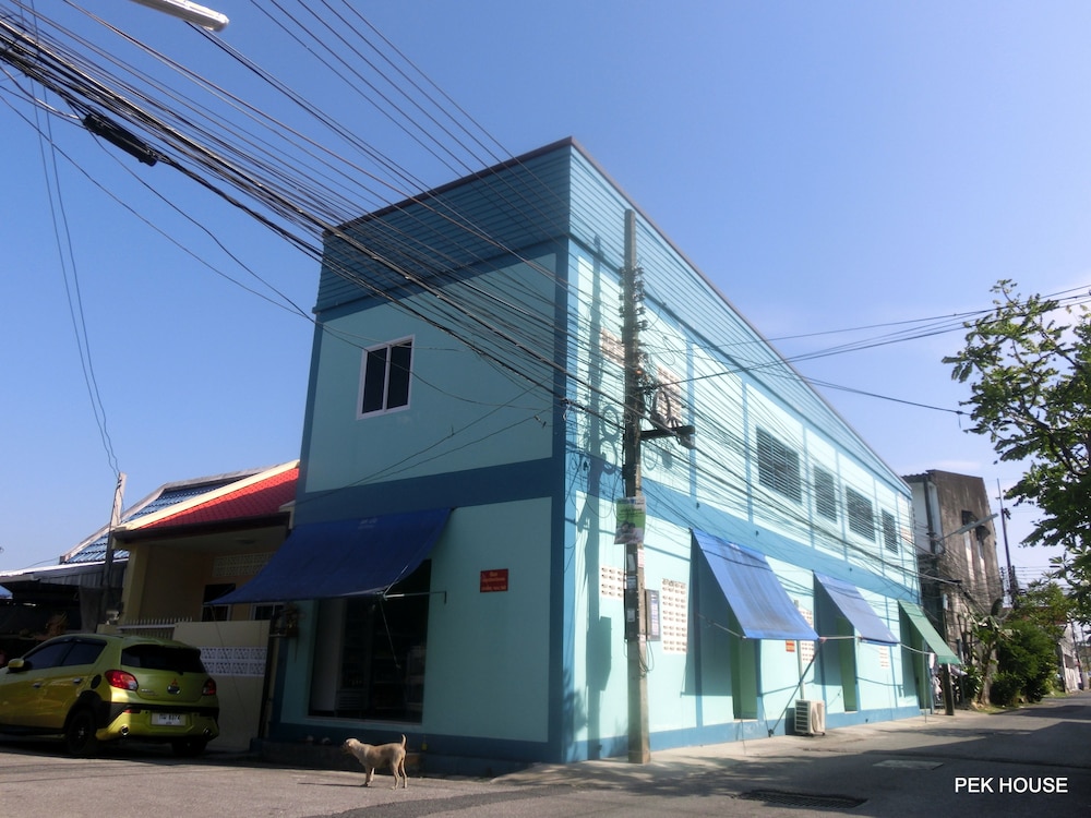 PEK HOUSE