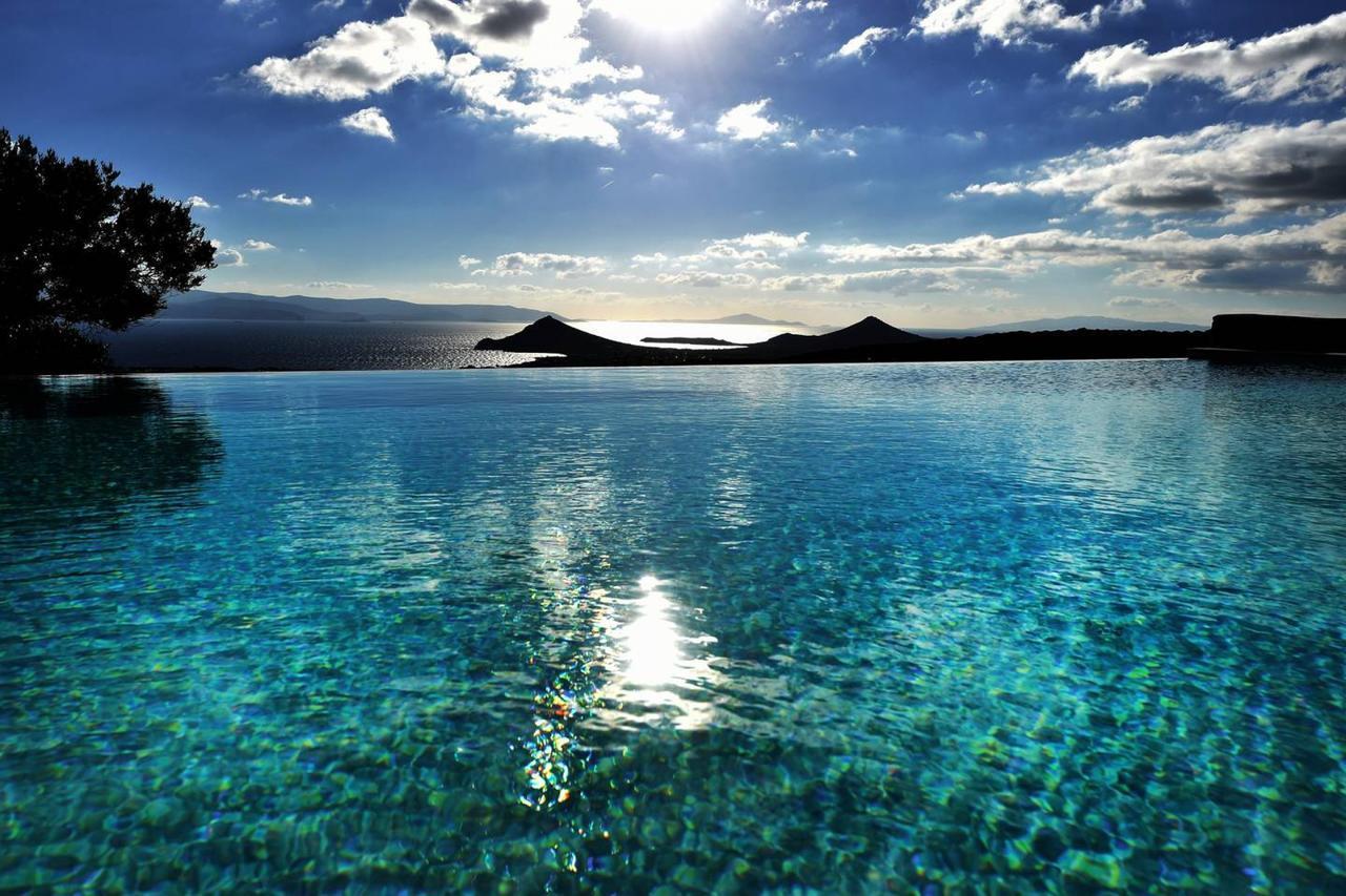 Villa Acqua · Gorgeous Pool Villa, Stunning Sea Views, Helipad!
