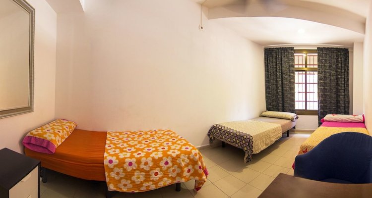 Go Bcn Hostal Ideal Badal