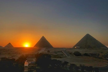 Number One Pyramids Hotel