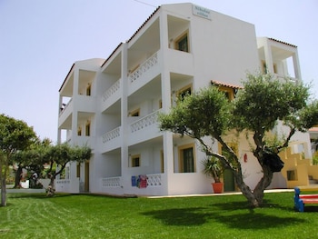 Nikolas Villas Apartments