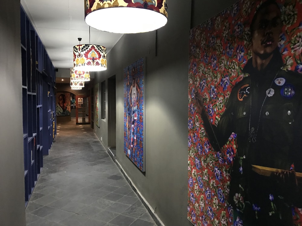 Elephant Springs Hotel & Apartments