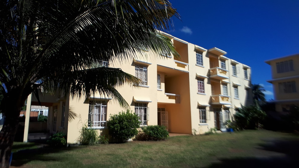 Allamanda Studios and Apartments