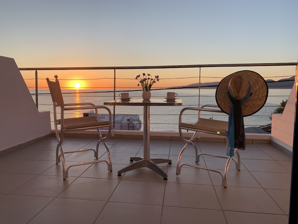 Kassavetis Center-Hotel Studios & Apartments