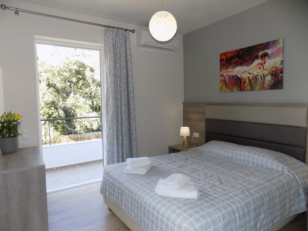 Manolis Apartments