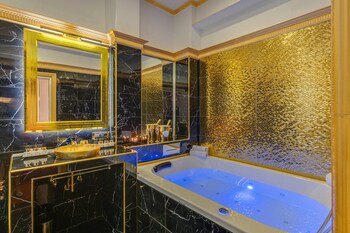 Trevi Fountain Luxury Home